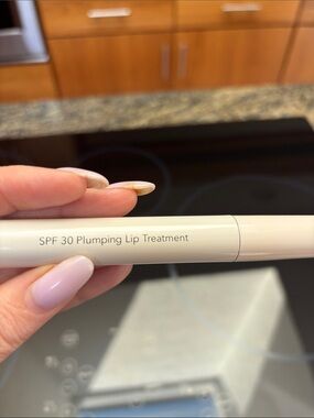 Trish McEvoy SPF 30 Plumping Lip Treatment - brand new!